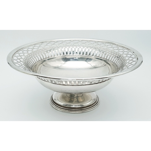 A SOLID SILVER PIERCED PEDESTAL BONBON DISH HALLMARKED BIRMINHAM 1927 HAVING INTRICATE PIERCED LATTICE WORK AROUND THE RIM .       322.4gms     22cms DIAMETER AT RIM