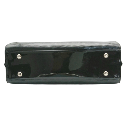 45 - A Sophisticated Louis Vuitton Black Electric Epi Leather Pont-Neuf GM Handbag. Textured patent exter... 