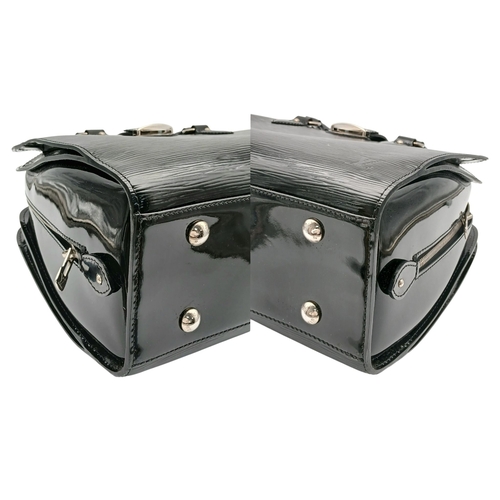 45 - A Sophisticated Louis Vuitton Black Electric Epi Leather Pont-Neuf GM Handbag. Textured patent exter... 