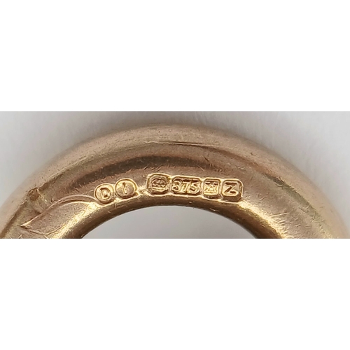 51 - A Chunky 9K Gold Statement Bracelet with Circular, Intricate Pattern Engraved Links. Large lobster c... 