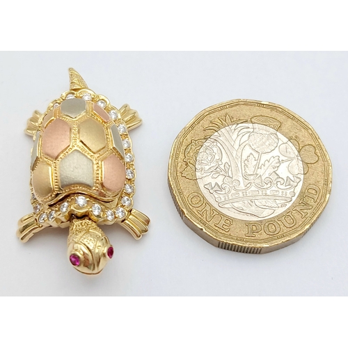 49 - Fabulous 14 CARAT , Jewelled ‘THREE COLOUR GOLD’  TURTLE PENDANT. 8.9 Grams. Approx 3.5 cm.  Absolut... 