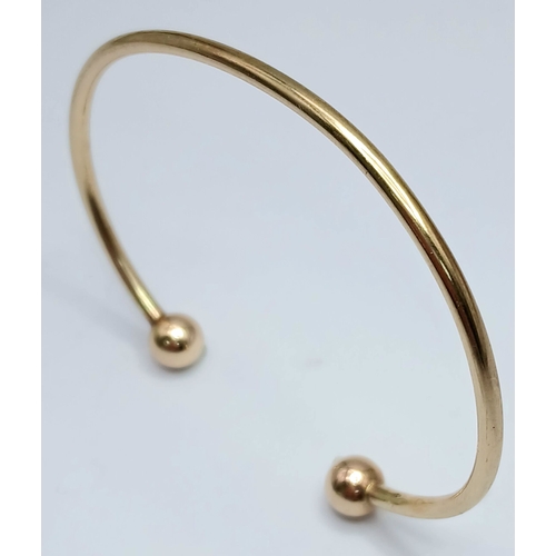 29 - A 9K Yellow Gold Torque Bangle. Bulbous ends. 4g.