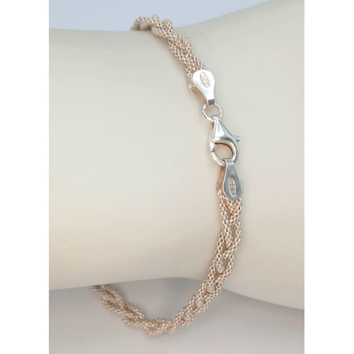 18 - A Lovely 925 Sterling Silver Braided Chain Bracelet - 17cm length. The bracelet has an interwoven br... 