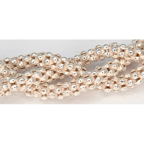 18 - A Lovely 925 Sterling Silver Braided Chain Bracelet - 17cm length. The bracelet has an interwoven br... 