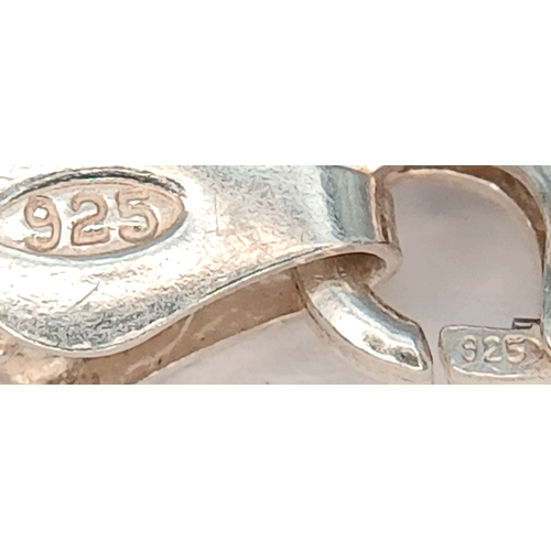 18 - A Lovely 925 Sterling Silver Braided Chain Bracelet - 17cm length. The bracelet has an interwoven br... 