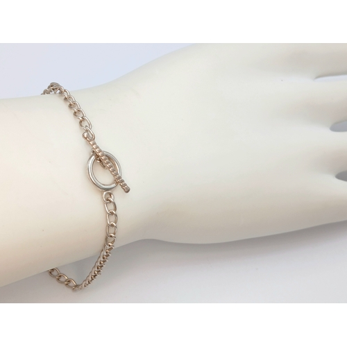 38 - A Classic 925 Sterling Silver Chain Link Bracelet - 18cm length. The bracelet has a chain link desig... 