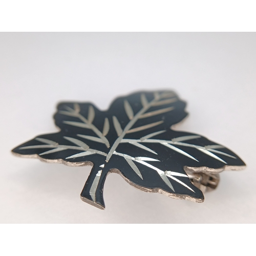 24 - A Pretty Silver Maple Leaf Brooch - 2cm x 3cm. The brooch is formed as a stylised maple leaf with en... 