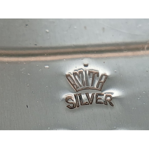 24 - A Pretty Silver Maple Leaf Brooch - 2cm x 3cm. The brooch is formed as a stylised maple leaf with en... 