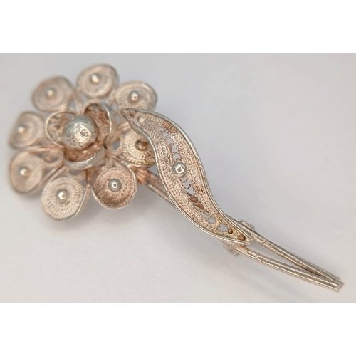 29 - A Lovely Vintage Silver Filigree Floral Spray Brooch - 4.5cm length. The brooch has a floral and lea... 