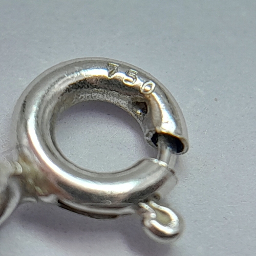 4 - An 18K White Gold Disappearing Necklace. 40cm. 1.85g.