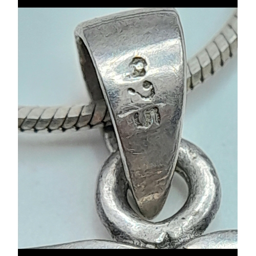 59 - A 925 Sterling Silver Celtic Trinity Knot Pendant Necklace - 46cm length. The necklace is fitted wit... 