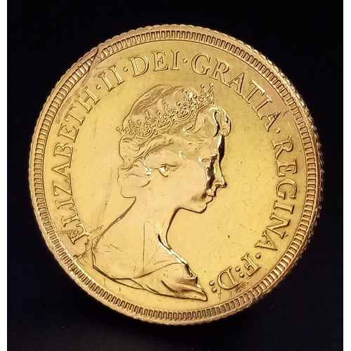 32 - A 1981 Queen Elizabeth II Full Sovereign coin. EF condition with excellent definition. 22K gold.