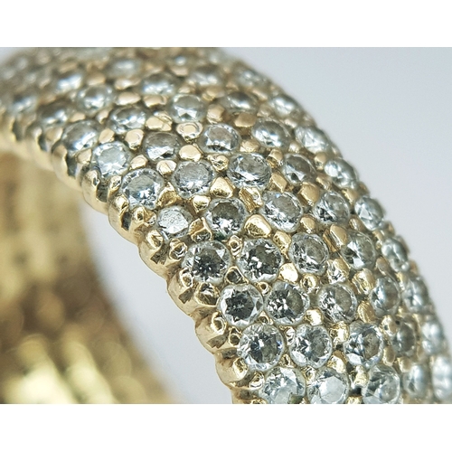 54 - AN 18K YELLOW GOLD, 5 ROW, DIAMOND SET RING. 3.00CT DIAMOND WEIGHT. TOTAL WEIGHT 10G, SIZE R. A/S NN... 
