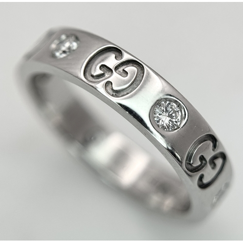 60 - A Gucci Designer 18K White Gold and Diamond Band Ring. Alternating deep set diamonds and double G mo... 