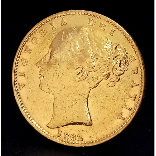 83 - AN 1862, QUEEN VICTORIA, YOUNG BUN HEAD, SHIELD BACK, FULL SOVEREIGN COIN. REF: C2010.