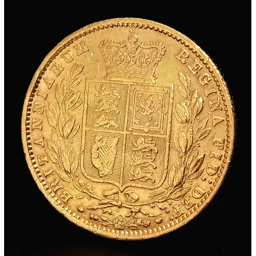 83 - AN 1862, QUEEN VICTORIA, YOUNG BUN HEAD, SHIELD BACK, FULL SOVEREIGN COIN. REF: C2010.