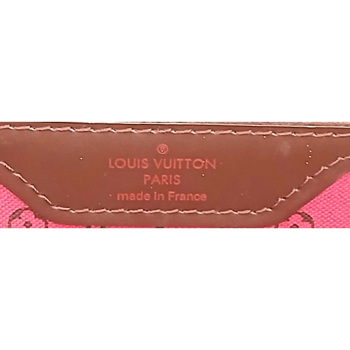 19 - A Louis Vuitton Damier Ebene 'Neverfull' Tote Bag. Brown Damier Ebene coated canvas exterior with go... 