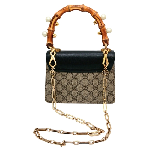 40 - A Gucci GG Supreme Fox Head Bamboo Handle Handbag. Beige GG Supreme canvas exterior with black, whit... 