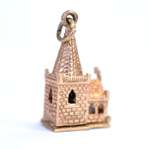 131 - Vintage 9ct opening church charm. Measuring 11.70 x 22.50mm. Weighing 3.70g. Good condition.