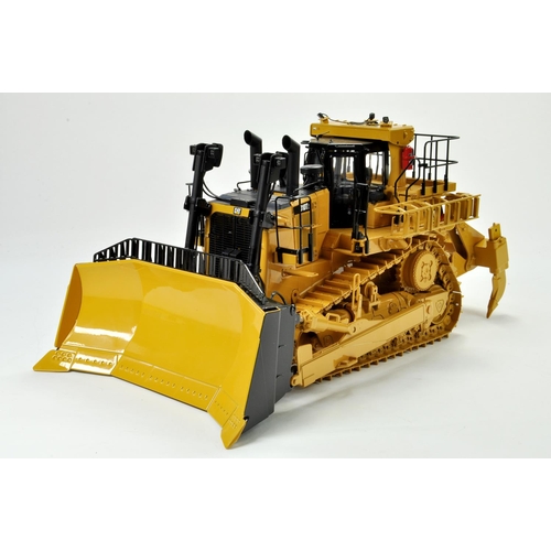 500 - Classic Construction Models (CCM) 1/24 Diecast Construction issue comprising CAT D10T2 Dozer with Ri... 