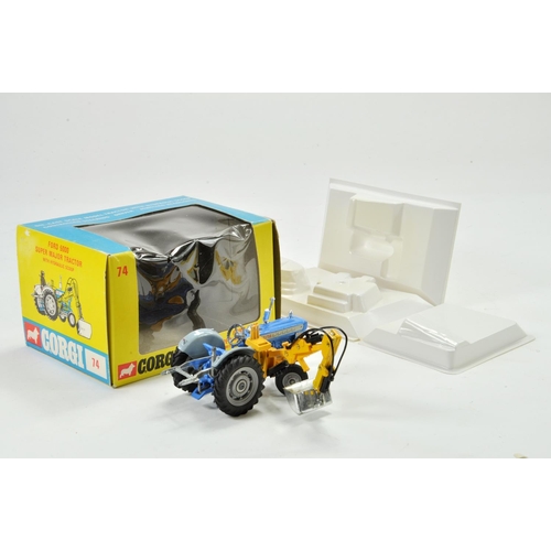 563 - Corgi Model Farm Issue comprising no. 74 Ford 5000 Super Major Tractor with hydraulic scoop.  Appear... 