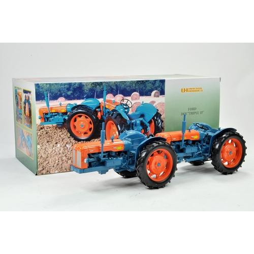 39 - Universal Hobbies 1/16 Fordson Doe Triple D Tractor. Has been on display but appears excellent with ... 