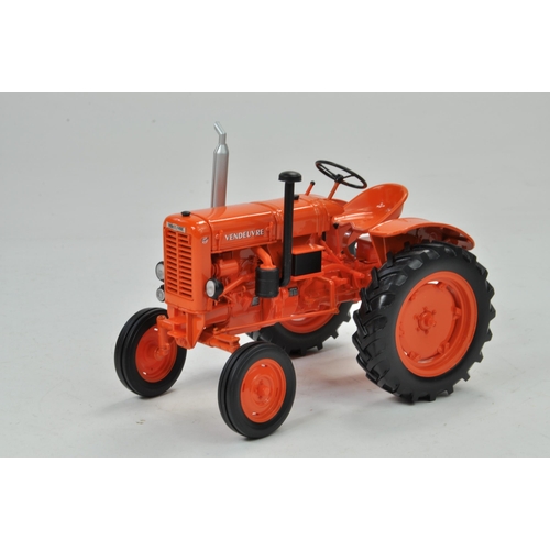 31 - Universal Hobbies 1/16 Vendeuvre Super BB Type 31 Tractor. Has been on display but appears excellent... 