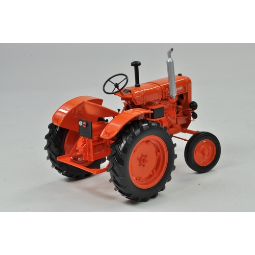 31 - Universal Hobbies 1/16 Vendeuvre Super BB Type 31 Tractor. Has been on display but appears excellent... 