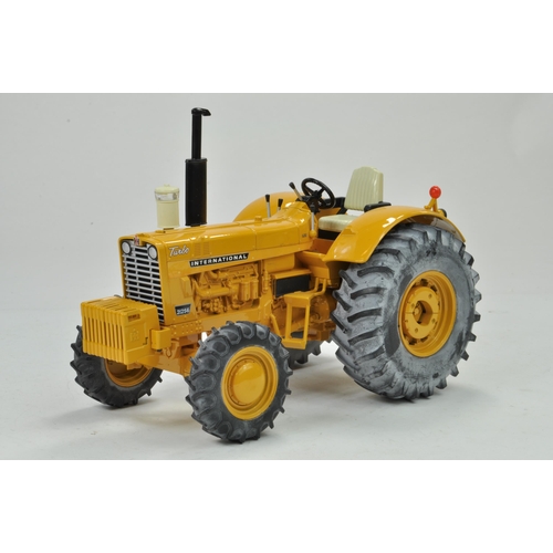 46 - Ertl 1/16 International 21256 Industrial Tractor. Has been on display but appears Excellent with ori... 