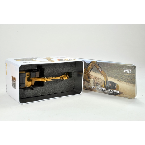 87 - Diecast Masters 1/50 construction issue comprising No. 85924 CAT 323F L Hydraulic Excavator. Appears... 