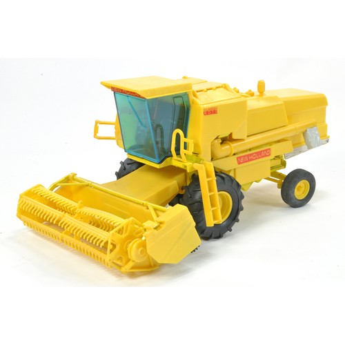 94 - Yaxon 1/32 Model Farm Issue comprising New Holland Clayson 8070 Combine. Excellent with no obvious s... 