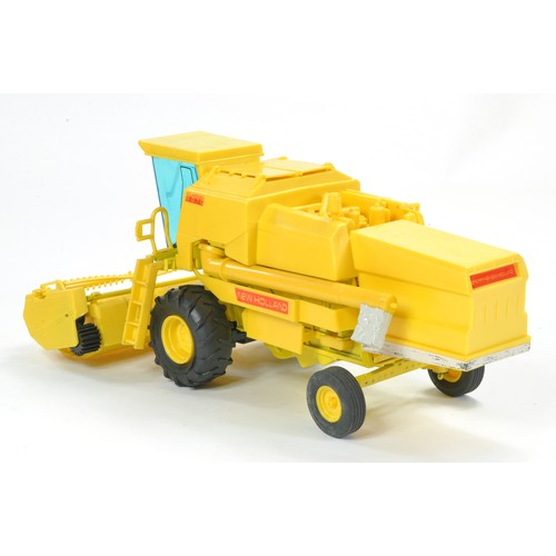 94 - Yaxon 1/32 Model Farm Issue comprising New Holland Clayson 8070 Combine. Excellent with no obvious s... 