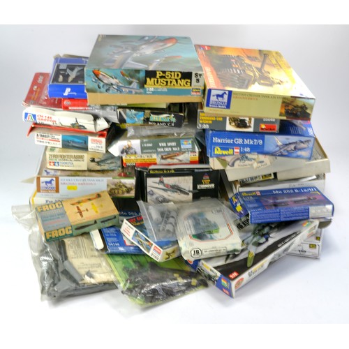 1028 - Plastic Model Kits comprising large assortment of issues, mostly either looking incomplete or with b... 