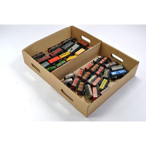 1048 - Model Railway group comprising two trays of loose rolling stock from Hornby, Wrenn, Triang etc. Ex l... 