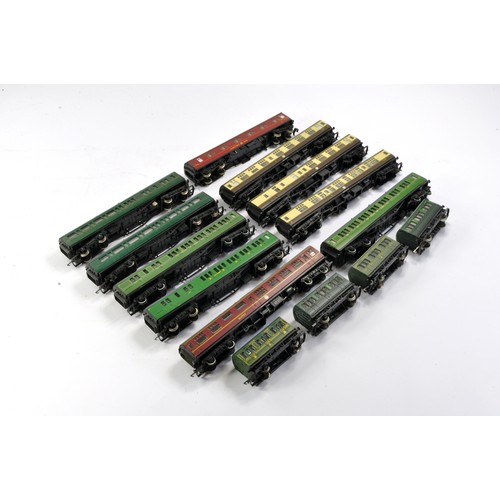 1053 - Model Railway group comprising various coaches from Hornby Dublo, Hornby and others. Ex Layout but l... 