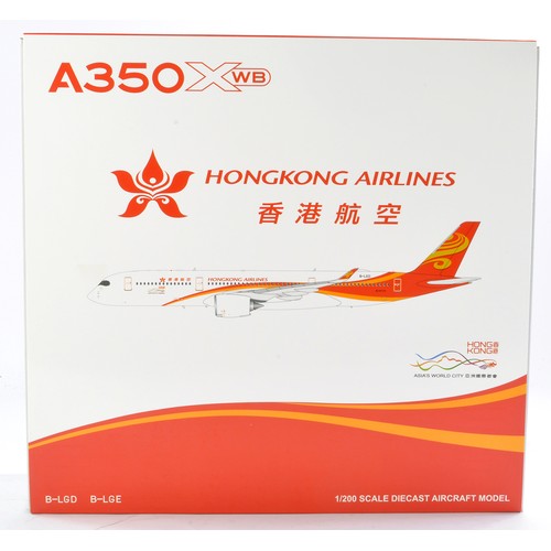 1134 - Model Aircraft comprising 1/200 JC Wings JCLH2151 Airbus A350-900 Hong Kong Airlines. Excellent, no ... 