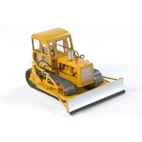 309 - Mominiatur 1/50 issue comprising resin CAT type D4 Crawler Tractor with Cab and Dozer Blade. General... 