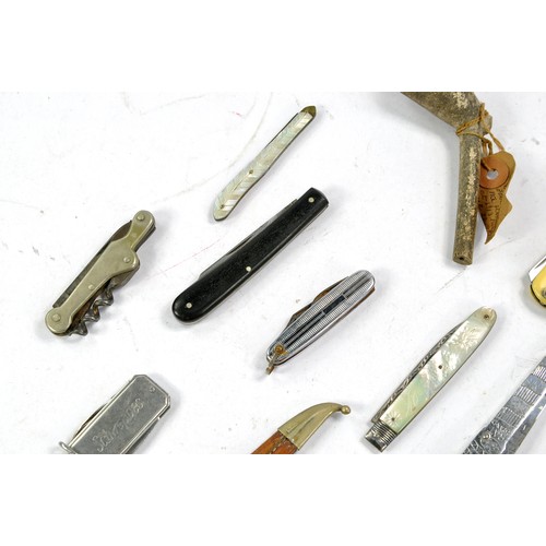 1587 - A diverse group of vintage pocket knives (and some letter openers) of various sizing and materials, ... 