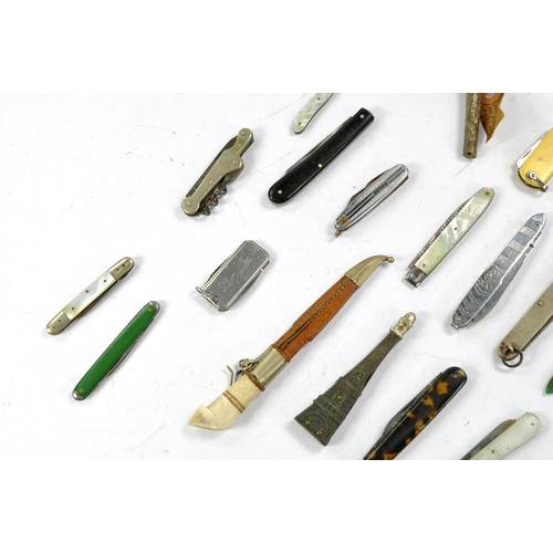 1587 - A diverse group of vintage pocket knives (and some letter openers) of various sizing and materials, ... 