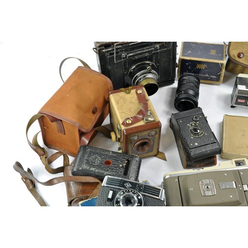 1602 - Further selection of vintage camera and photography equipment some very early, comprising Kodak issu... 