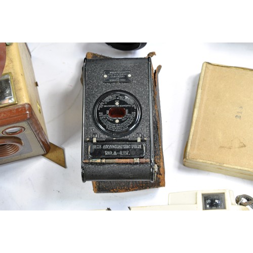 1602 - Further selection of vintage camera and photography equipment some very early, comprising Kodak issu... 