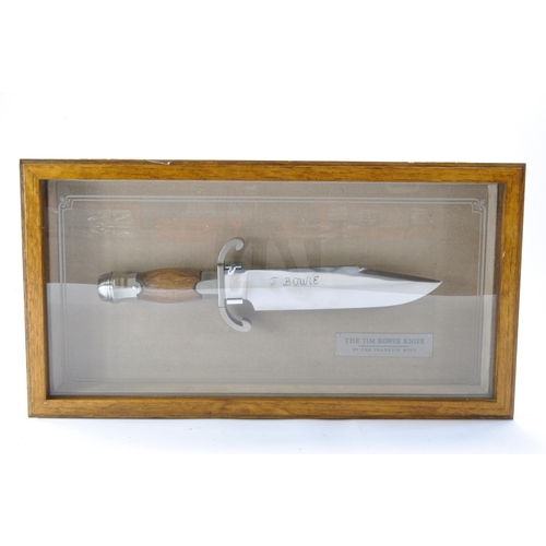 606 - The Franklin Mint Limited Edition Jim Bowie knife with collector's display case. Excellent.