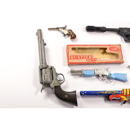 602 - An interesting group of Toy / Replica Guns including Crescent and others plus HWN tinplate issue and... 