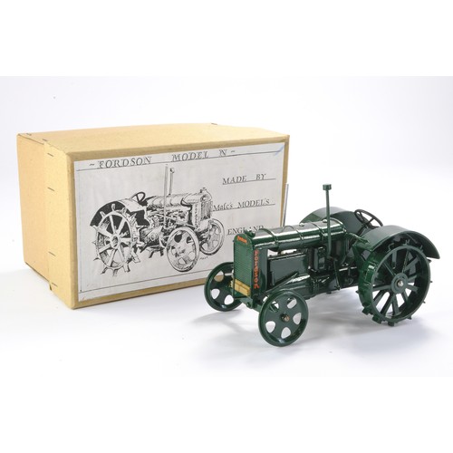 96 - Malc's Models 1/16 farm model issue comprising Fordson N (on metal wheels) in green. Excellent with ... 