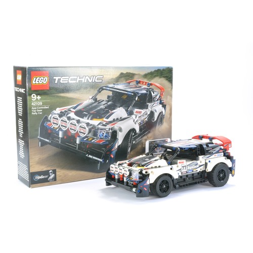 124 - Lego Technic comprising set no. 42109 App-controlled Top Gear Rally Car. Set is built but complete w... 