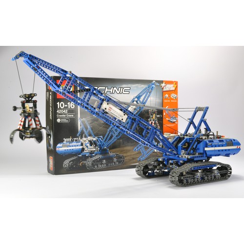 134 - Lego Technic comprising set no. 42042 Crawler Crane. Set is built but complete with original packagi... 