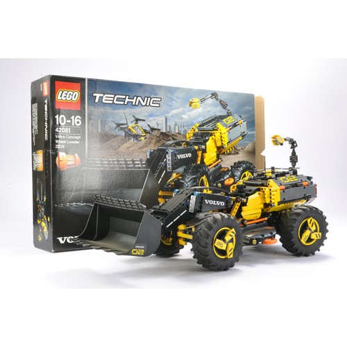 142 - Lego Technic comprising set no. 42081 Volvo Concept Wheel Loader ZEUX. Set is built but complete wit... 