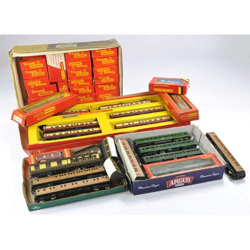 417 - An assorted group of Model Railway items including Catenary Equipment in boxes to include; R301 x 5,... 