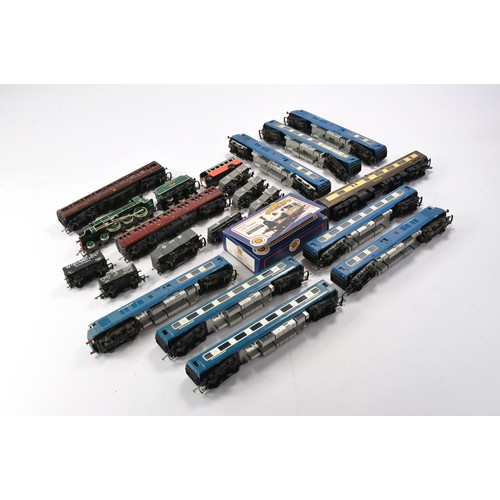 430 - Group of model railway comprising various Tri-Ang and Hornby Locomotives including The Blue Pullman ... 