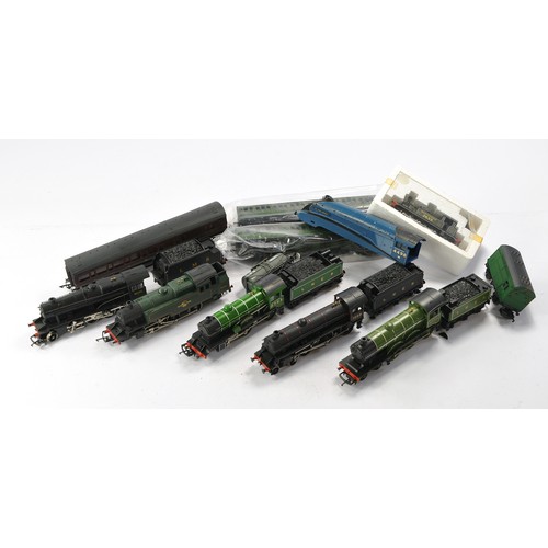 431 - Group of model railway comprising various Hornby, Bachman and Tri-Ang locomotives. Looks to be mostl... 